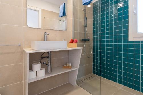 Bilik mandi di LV Premier LA2 pool, AC, garden, sea view