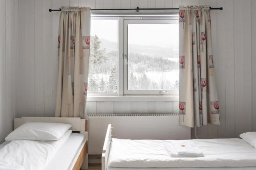 Katil atau katil-katil dalam bilik di Austbø Hotell