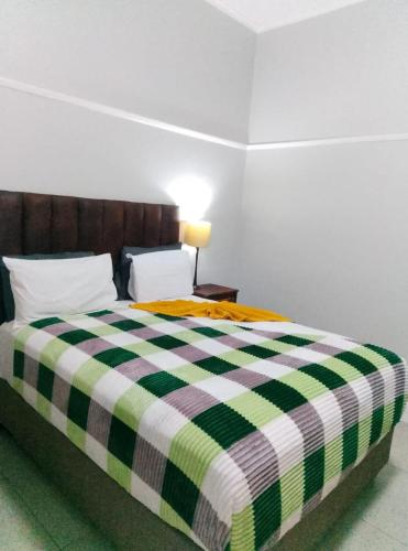 Katil atau katil-katil dalam bilik di Neo & Ruks Guest house parow 1