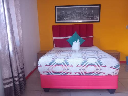 Katil atau katil-katil dalam bilik di Neo & Ruks Guest house parow 1