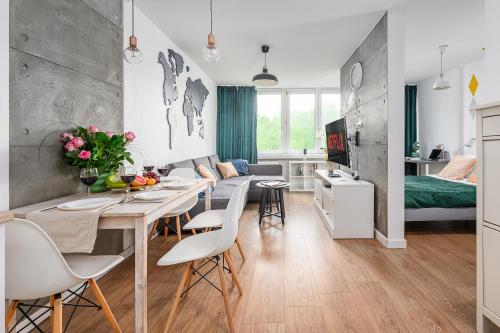 Ruang duduk di Lumina bright apartments in Warsaw
