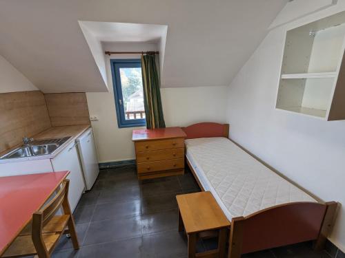 Studio Chambery Centre with shared toilets