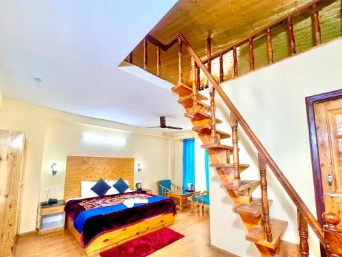 Un pat sau paturi într-o cameră la Hotel Ridham Classic