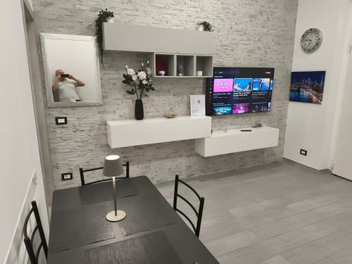 Η κουζίνα ή μικρή κουζίνα στο Caronda House 2