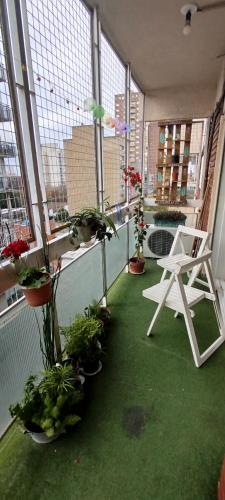 Balkón nebo terasa v ubytování A bright and centrally located 2-room apartment