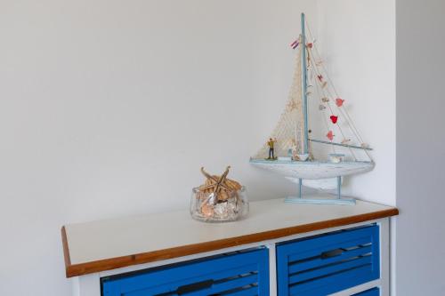 a table with a model boat on top of it at Villa Mare in Klek