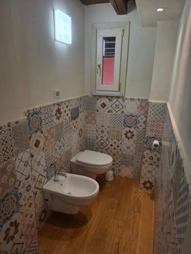 a bathroom with a toilet and a sink at Albergo Palazzo Costa in Beverino
