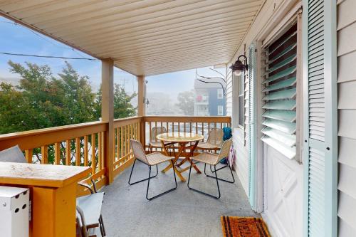 a patio with a table and chairs on a balcony at Straney #3-Sea Renity in Ocean City
