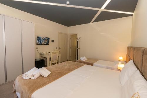 Letto o letti in una camera di Alko Hotel Shkoder