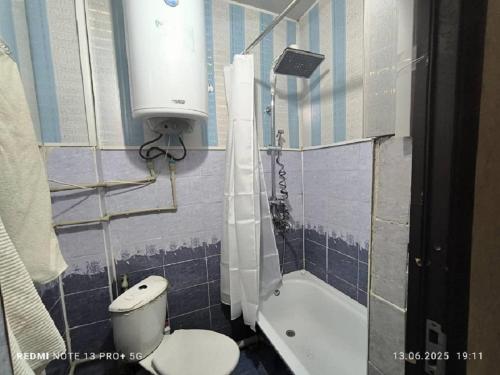 Koupelna v ubytování Двухкомнатная квартира