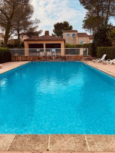 Saint-Raphaël Beautiful ground floor apartment pool