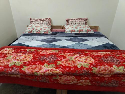 Cama o camas de una habitación en Pine Forest Home stay with Kitchen