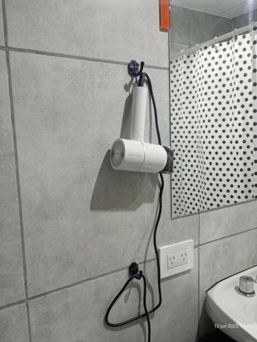 a bathroom with a roll of toilet paper on the wall at Alojamiento el descanso in Ezeiza