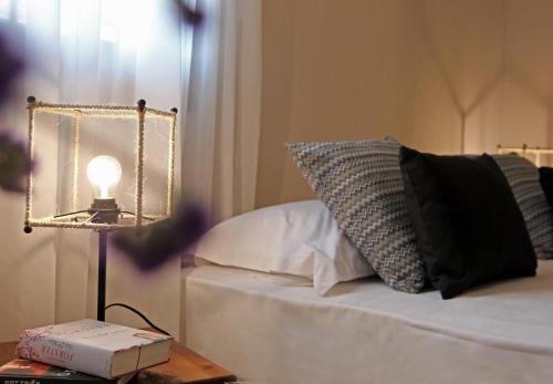 Katil atau katil-katil dalam bilik di The Beach House - Apartments & Studios