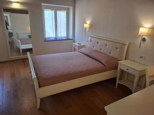 a small bedroom with a bed and a mirror at Albergo Palazzo Costa in Beverino