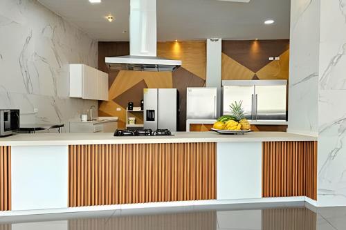 a kitchen with a bowl of fruit on a counter at Hotel Lotto Boutique in Cali