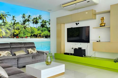 a living room with a couch and a tv at Hotel Lotto Boutique in Cali