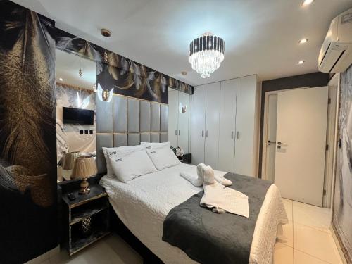 Katil atau katil-katil dalam bilik di HP Shopping Residenc - Apartamento de LUXO