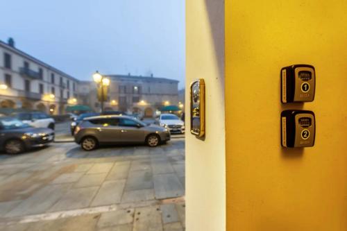 a yellow wall with cars on a city street at Ampio Bilocale (in centro) 60 mq 3-4 Pers. in Trino