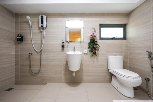 Salle de bains dans l'établissement Heaven Suites