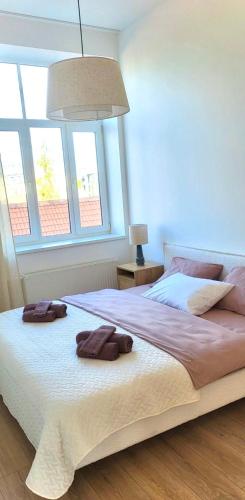 Ένα ή περισσότερα κρεβάτια σε δωμάτιο στο Sun Shine 1 apartment