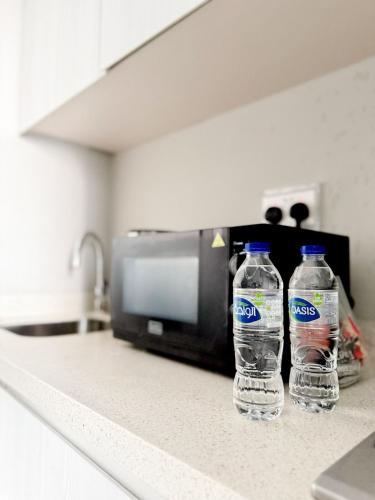 Gambar di galeri bagi Sunset Balcony - Sleeps 4 - Water View - Pool n Gym - 1BR di Dubai