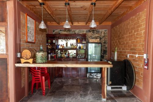 a bar with a wooden table in a room at Román Cabañas del Mirador 4 in Pahuatlán del Valle