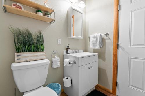 Koupelna v ubytování Pixie Dust Pines by Rather Be Properties