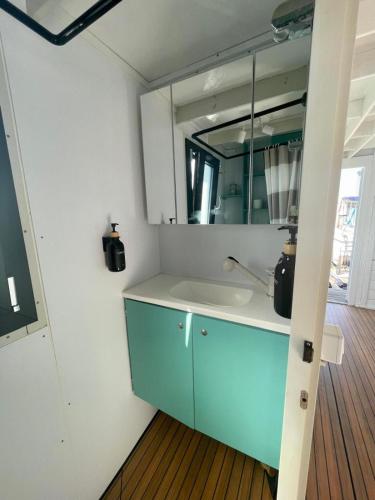 a bathroom with a sink and a mirror at Houseboat BlueSeaDream Dolphin Casetta Galleggiante in Alghero
