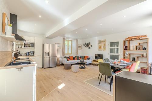 a kitchen and living room with a table and chairs at La Roseraie - Disney 30 minutes in Saint-Augustin