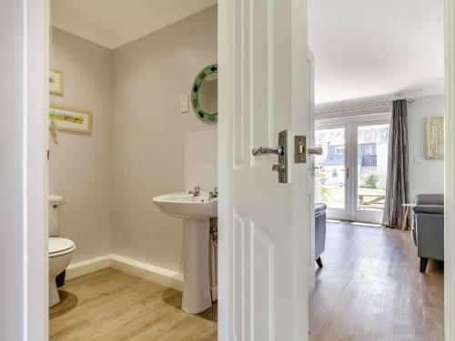 Et badeværelse på 3 Bed in Goldenbank 89103