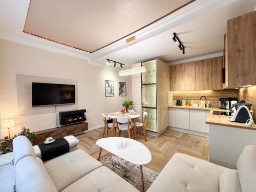 a living room with a couch and a table at Apartament Ogrodowa Prestige FV in Tarnów