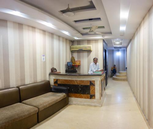 Χώρος καθιστικού στο Hotel Vishesh Continental