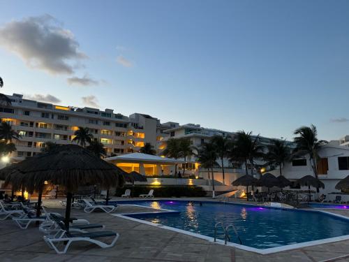 Piscina en o cerca de Cancun beach by Brisas 2