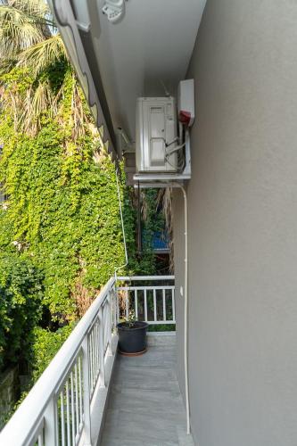 Cozy Garden View Apartment in Paralia