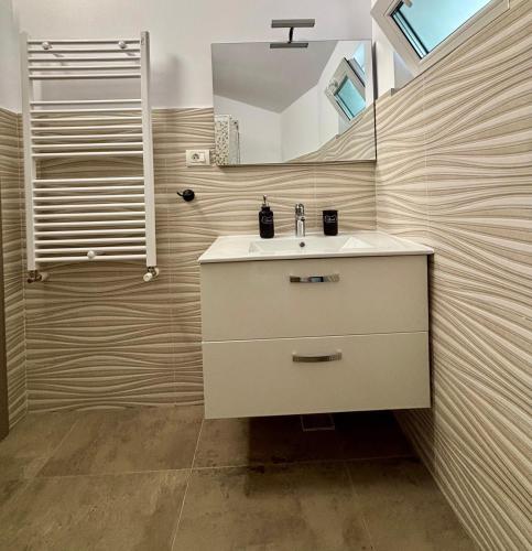 a bathroom with a sink and a mirror at MaRailiS Port Apart Mangalia in Mangalia