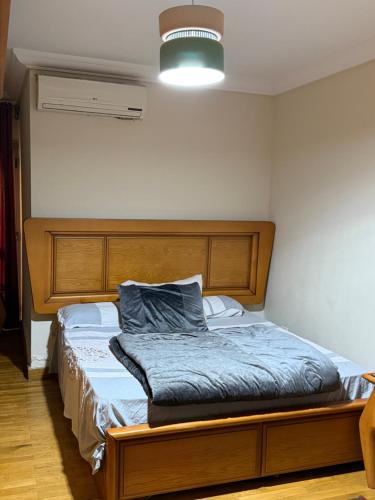Postel nebo postele na pokoji v ubytování Sea View Apartment in Maamoura Beach resort , Alexandria
