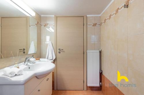 Athens Riviera APT, Near Seaside with Private Parking