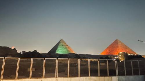 Mystic - Pyramids Inn