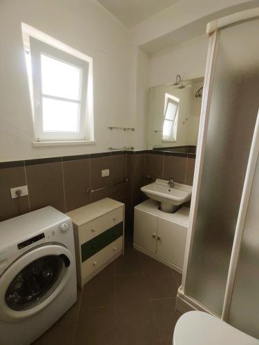 Ένα μπάνιο στο Piscina, Spa e Mare a Casa Torretta in collina