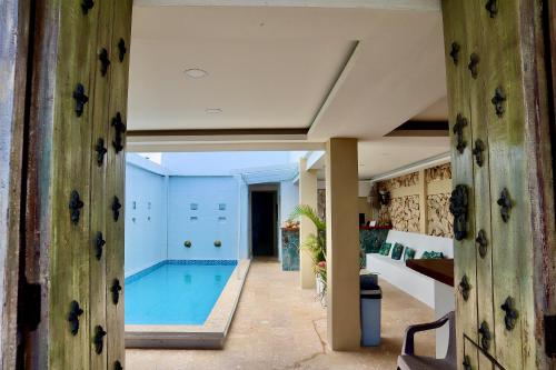 Hotel Open Seaの敷地内または近くにあるプール