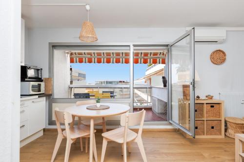 LERINS Appartement rénové Idéal famille Plages de juan les Pins à 200m Tout confort & parking