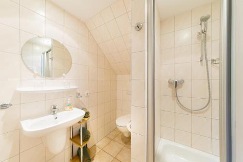 a bathroom with a shower and a sink and a toilet at Ferienwohnung Gauger-Binz auf Rügen in Binz