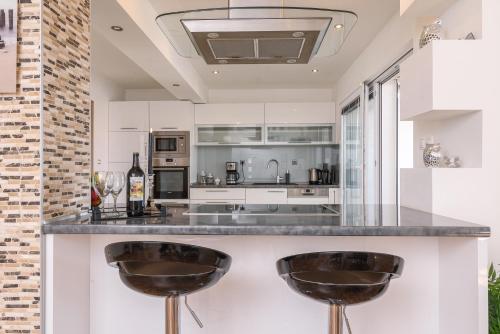 Apartman Lorena - with sea view near Old Town