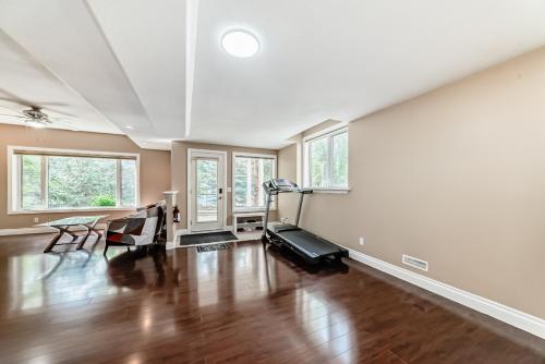 Gallery image of cozy two bedrooms with external bathroom just for you in Calgary