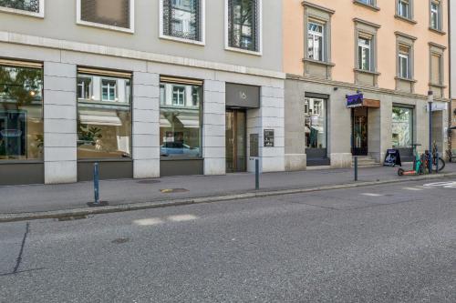 an empty street in front of a building at Horizon Home Löwenstrasse Penthouse in Zürich