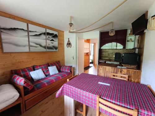 Résidence Ferme D'augustin - Batiment C - Appartement rénové plein sud avec parking et sur les pistes de ski MAE-8484