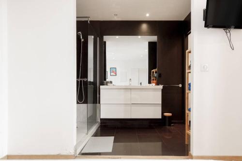 CASA RIVIERA Ecrin moderne ,tout confort, 300 m Croisette