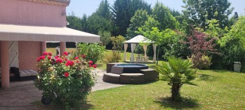 Κήπος έξω από το L'Oliviers Country house