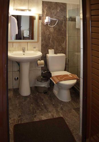 Bilik mandi di Dimitra House